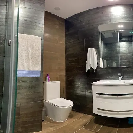 Penthouse In The Sea, Tauro Apartmán