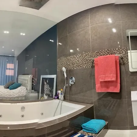 Penthouse In The Sea, Tauro Apartmán